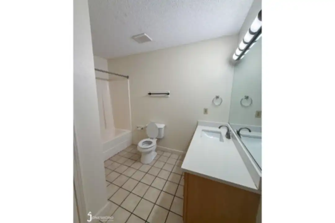 910 Markle St - View 4