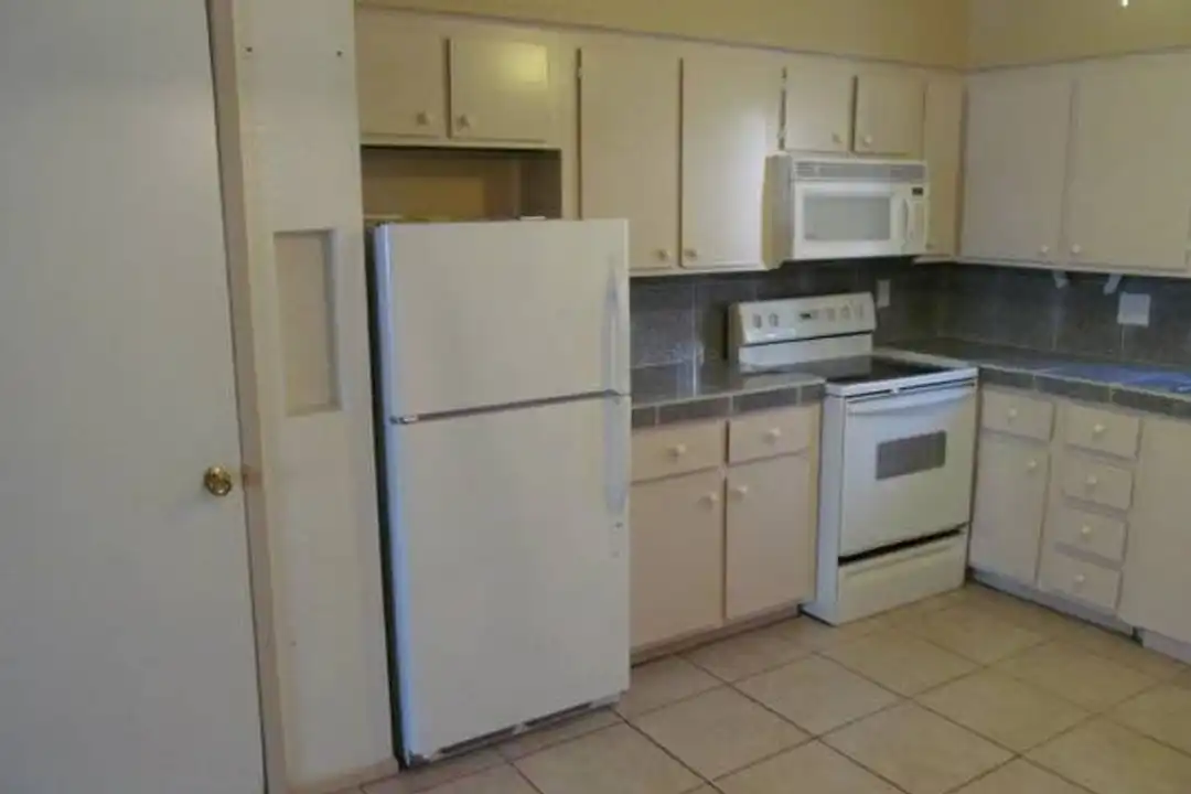 465 W Ivyglen St - View 2
