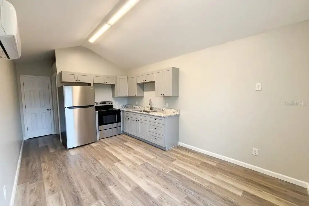 115 Ave F SW #B - View 5
