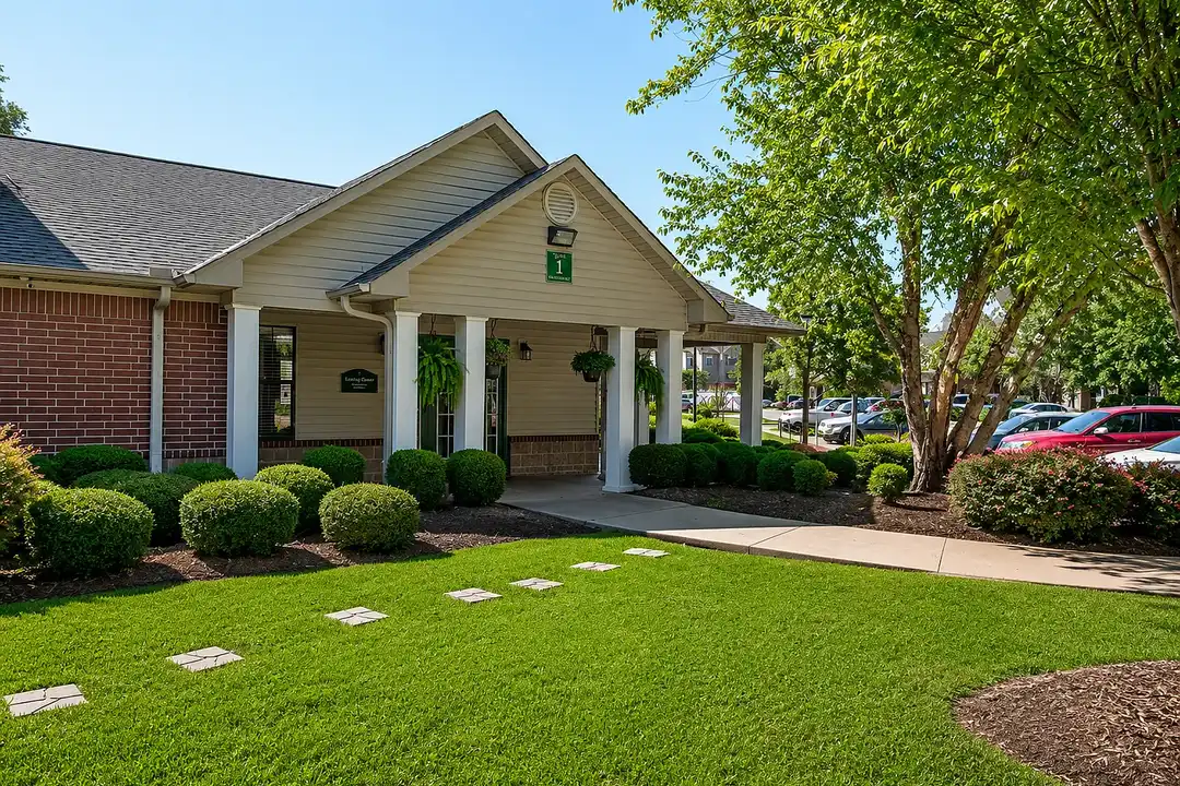Fairfax Crossing Apartments – photo 1