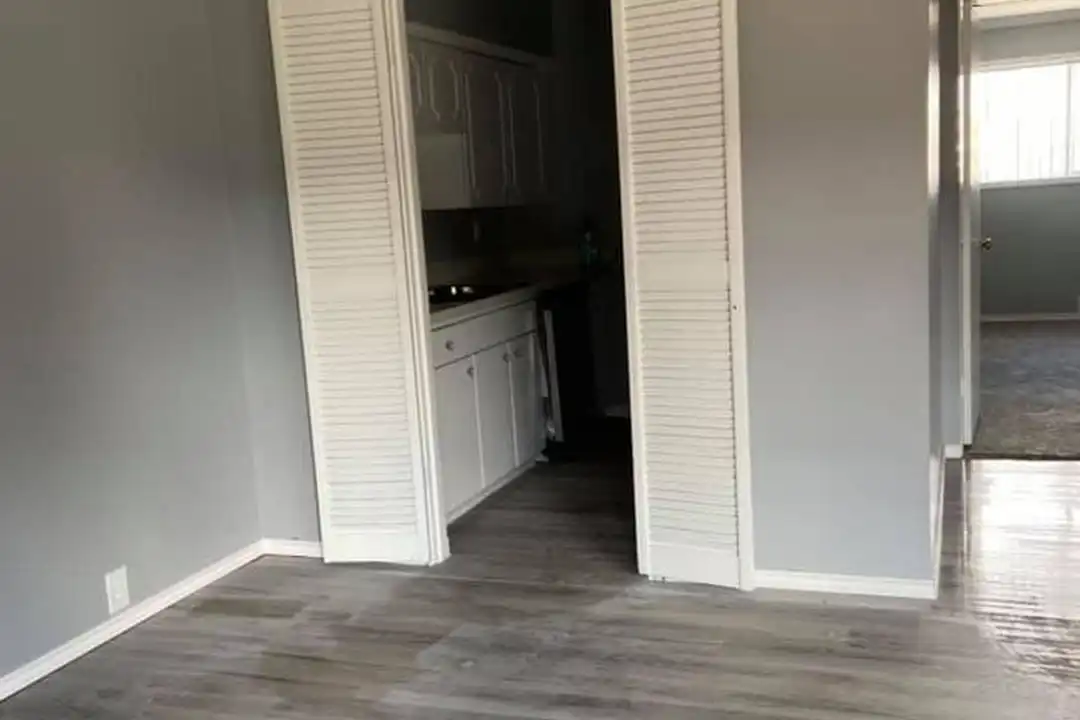 Apartment in Houston - View 5