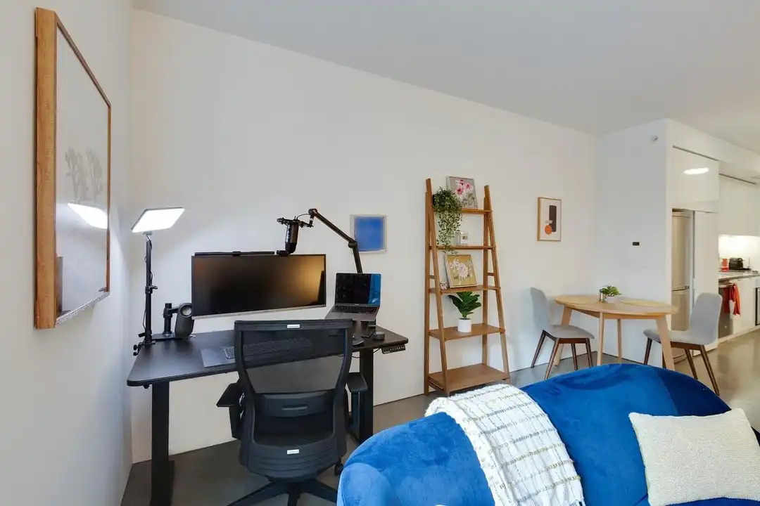18 10th Street - More