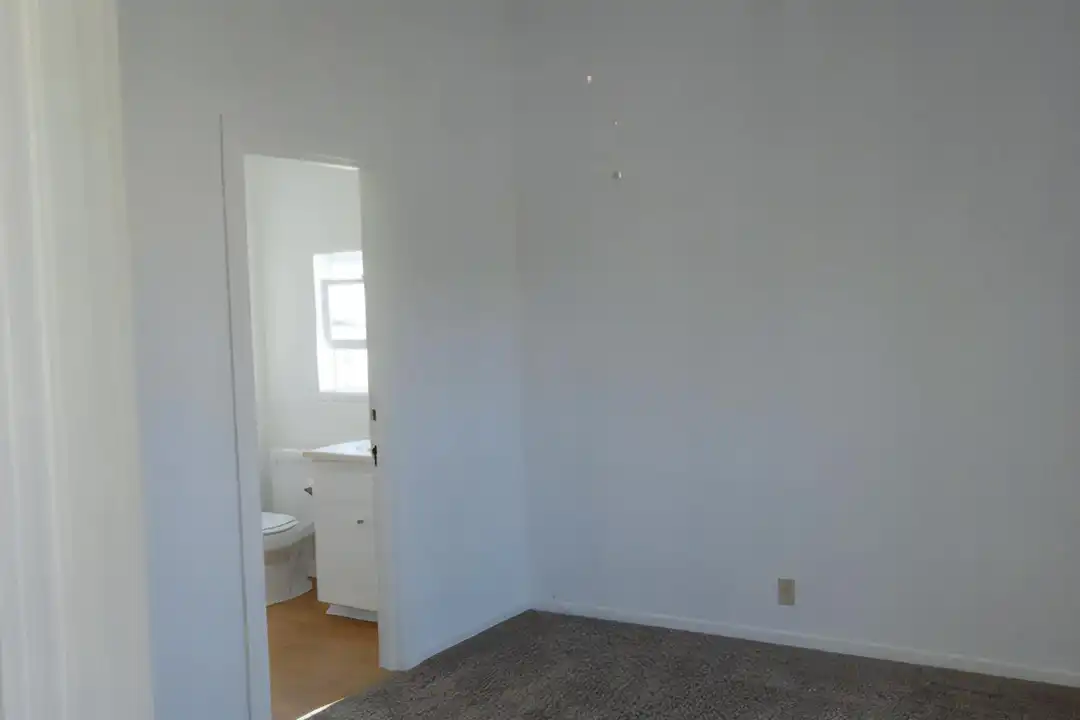 1544 Morro St - More