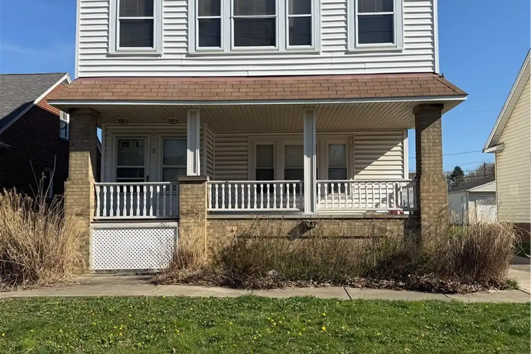 9405 Bancroft Ave unit UP – photo 1