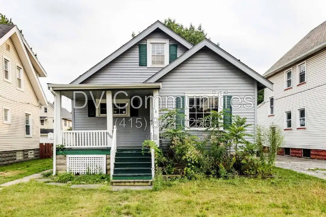 9110 Rosewood Ave – photo 1