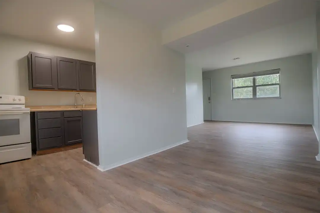 Crestwood Village Townhomes – photo 1