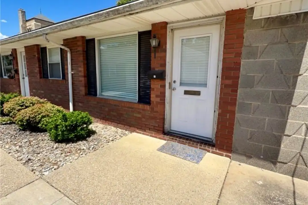 156 Ohio Ave unit 15 – photo 1 of 13