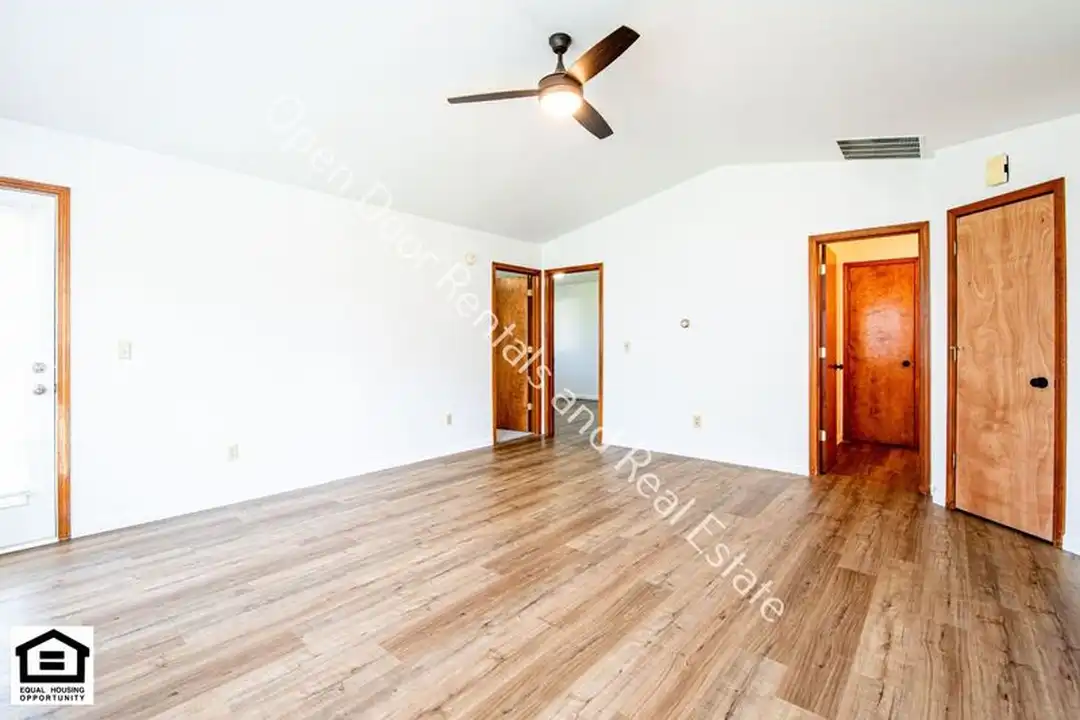 1525 Flagstone Dr - View 6