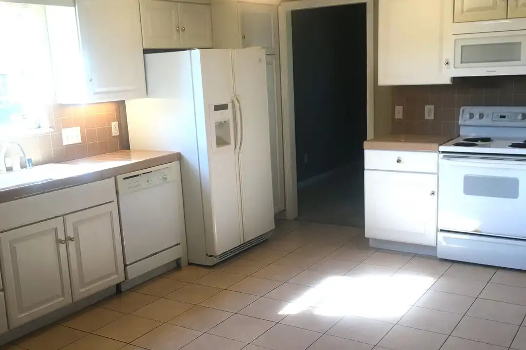 667 N Meadowlands Dr - View 3