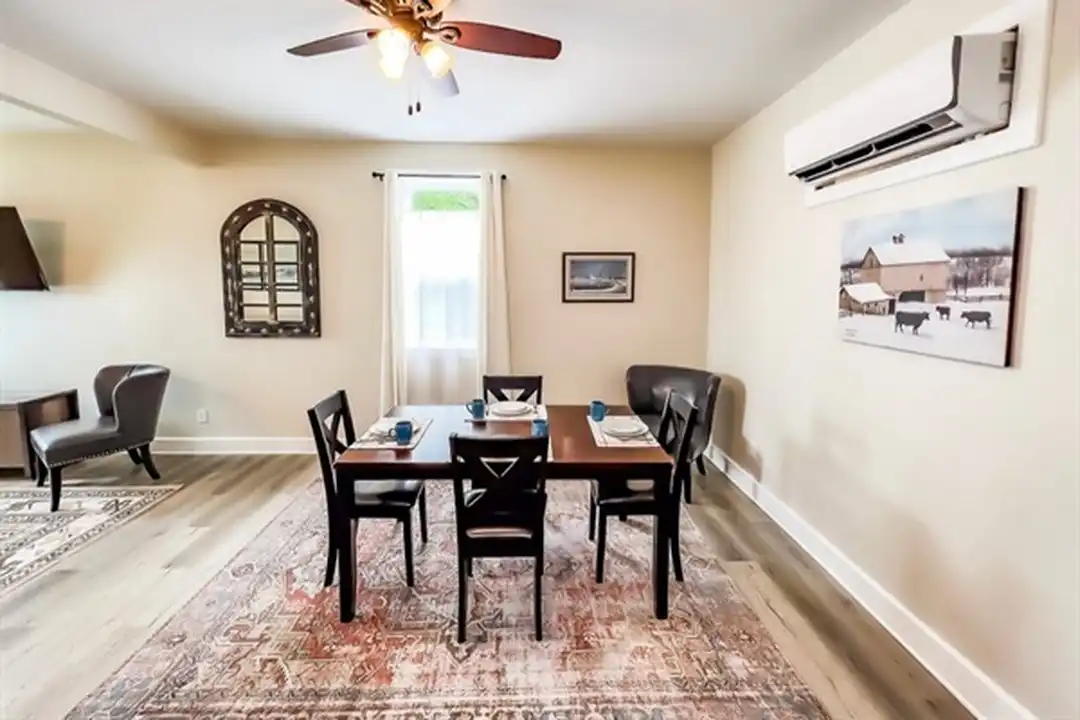 1528 5th St unit Green – photo 1
