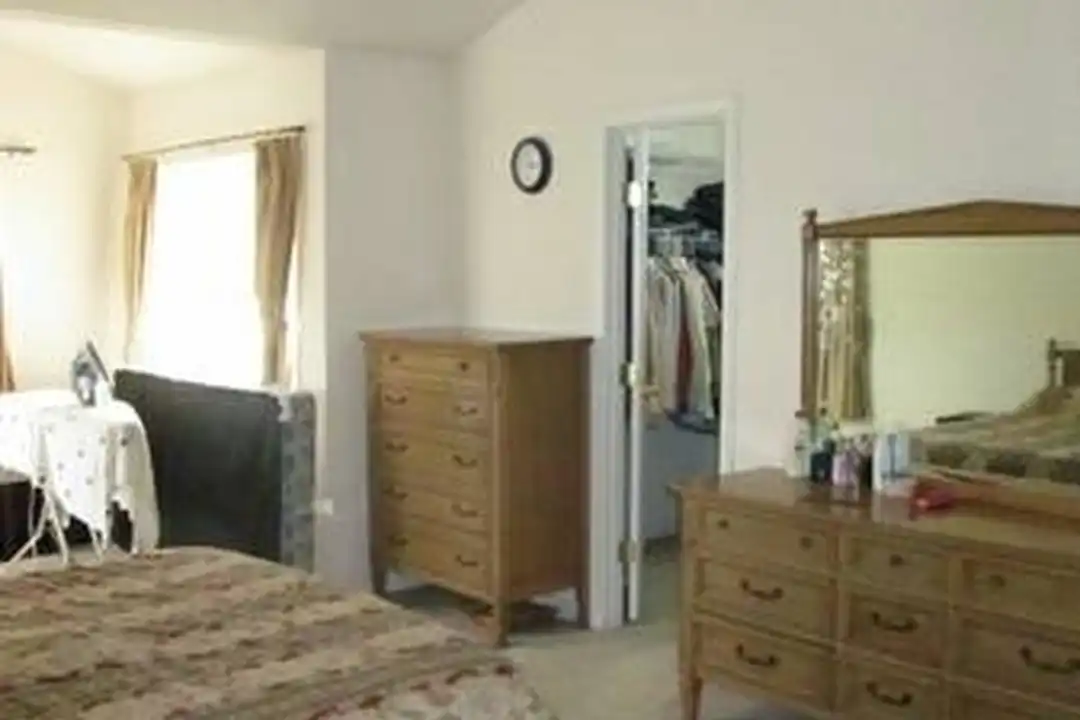 512 Twintree Terrace NE - More