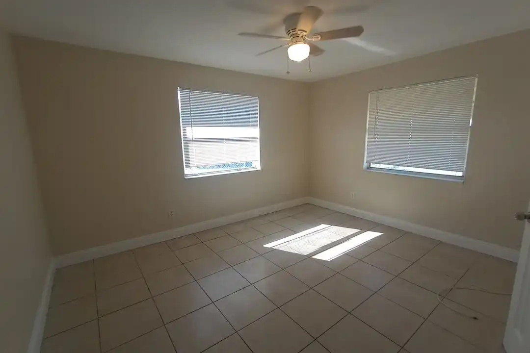 132 SW 12th Ave - More