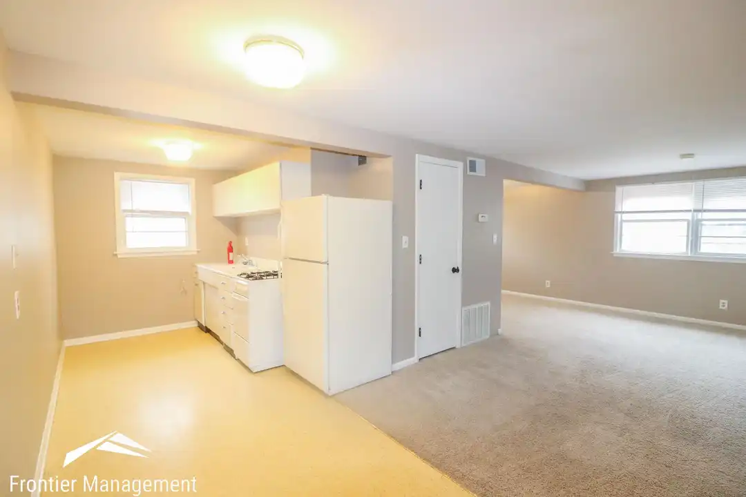 2103 Green Ave unit 3 - View 2