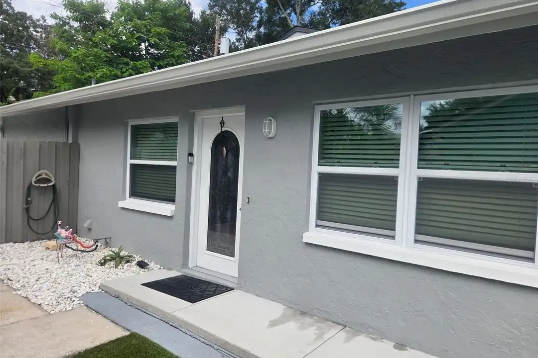 865 7th St S – photo 1 of 13