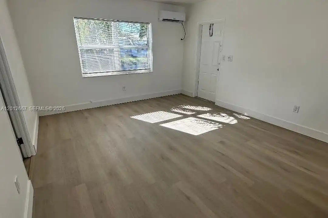 1956 Lincoln St #6 - View 4