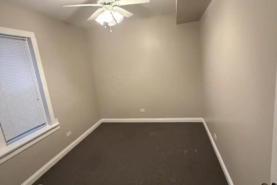 11320 S Prairie Ave unit Unit 1 – photo 1