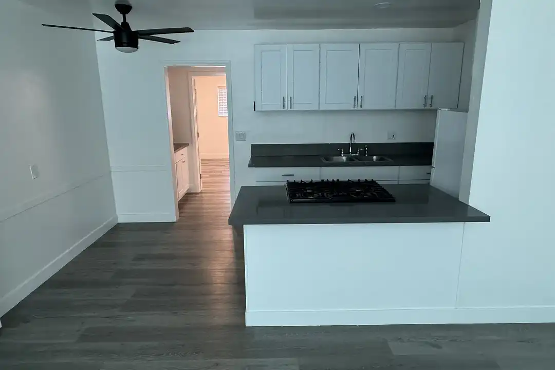 Royal Palms Apartment Complex - View 6
