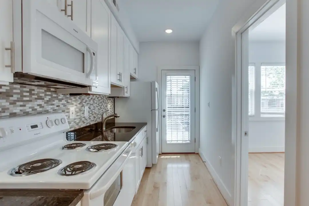 Apartment in Washington - View 5