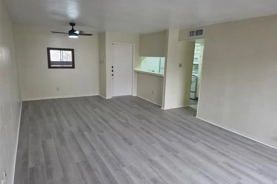 3025 Walnut Bend Ln unit 21 - View 4