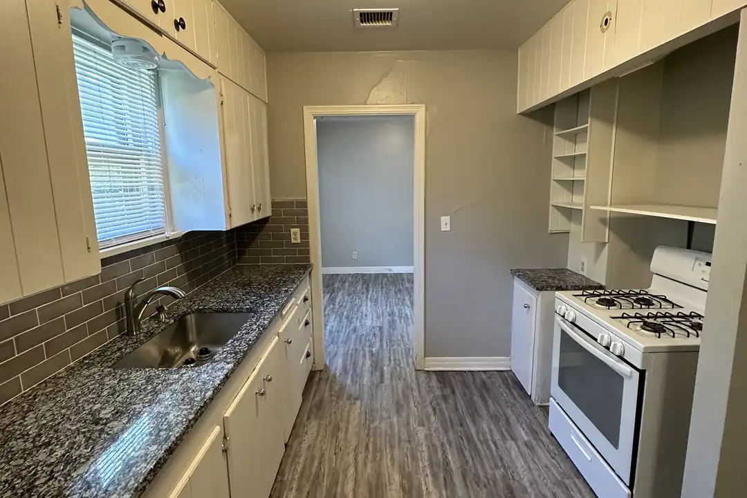 3305 SE 25th St - View 5