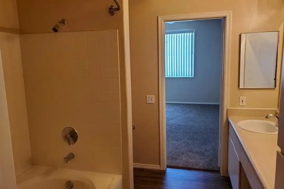 Apartment in Phoenix - View 5
