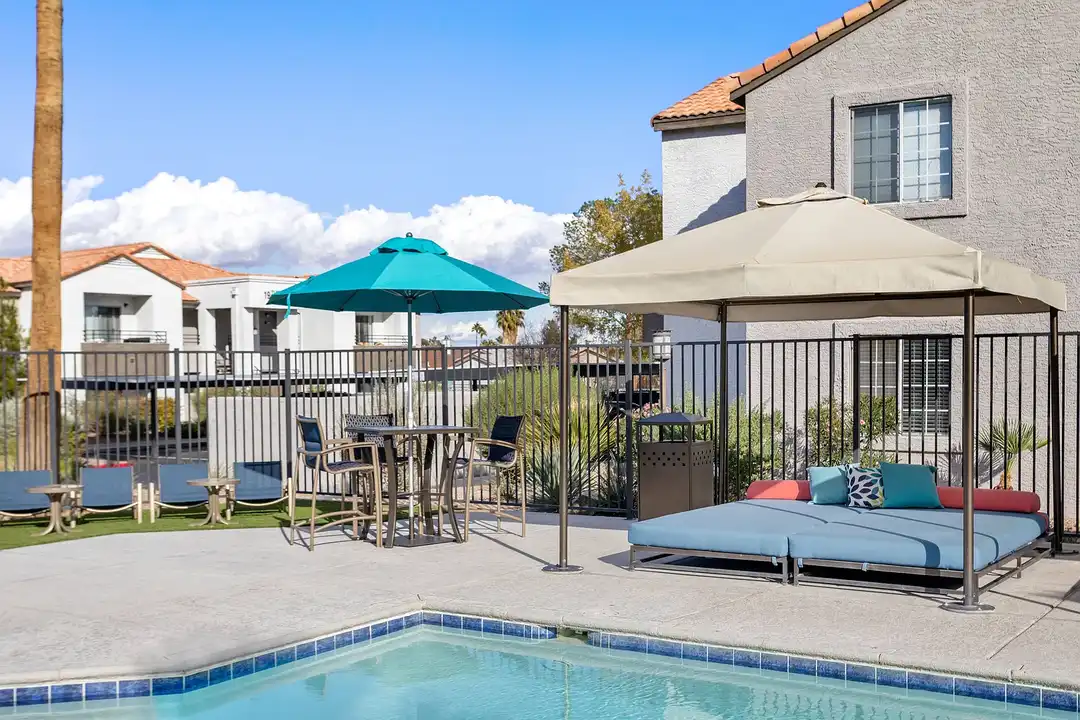 2200 N Torrey Pines Drnull