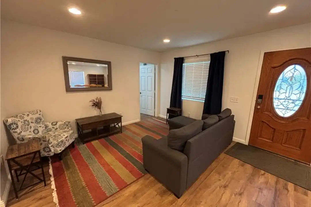 306 E Cummings Ln - View 2