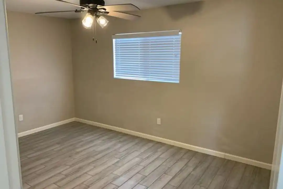 714 E 10th St unit 12 - View 2