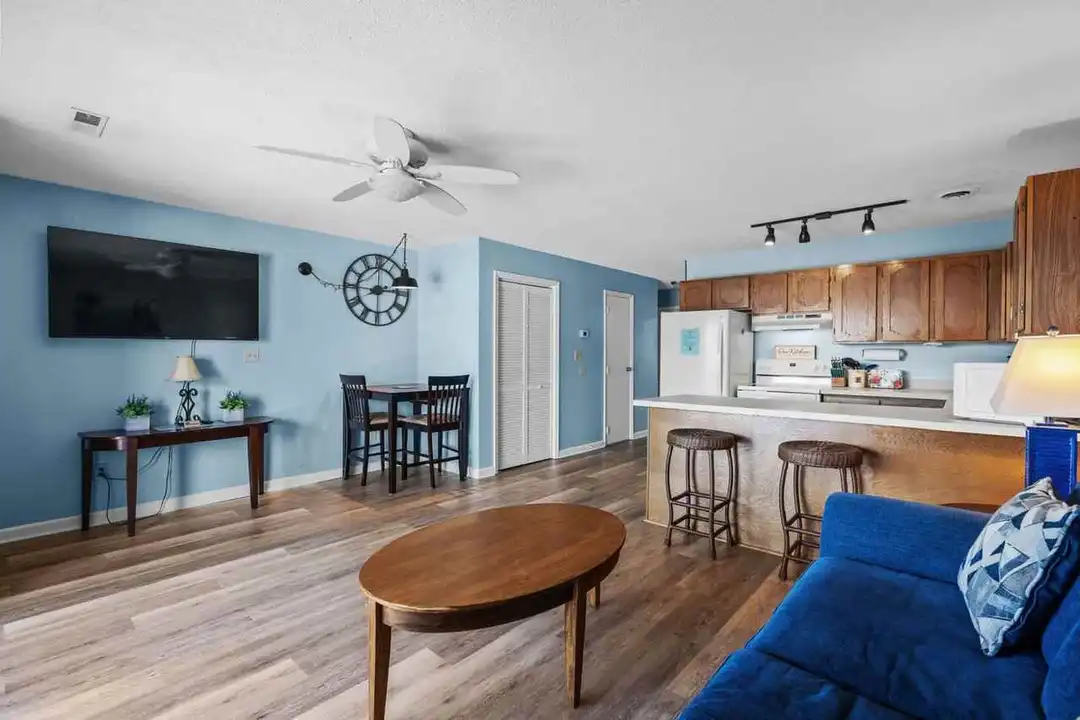 Apartment in Myrtle Beach - More