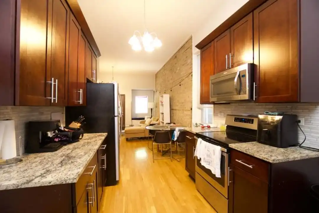 1252 N Greenview Ave - View 4