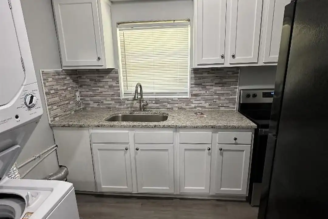 9050 7th Ave – pohled 5