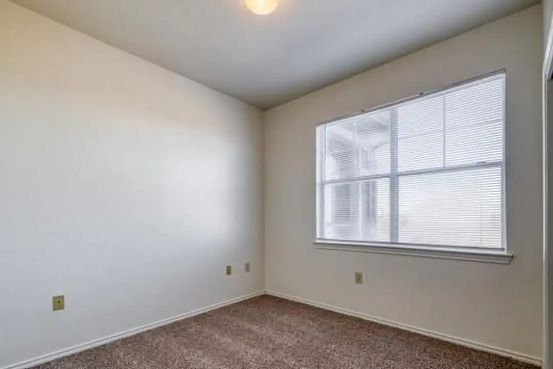 1401 A W Grimes Blvd unit # 611 - View 3