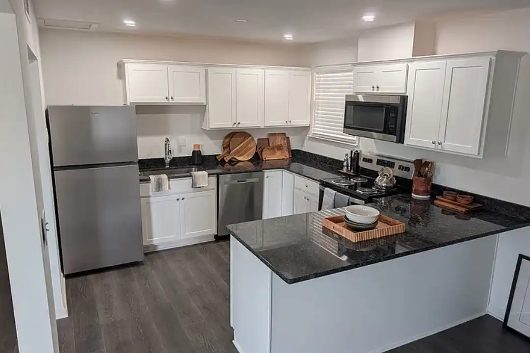 450 W Franklin St unit 00 – photo 1