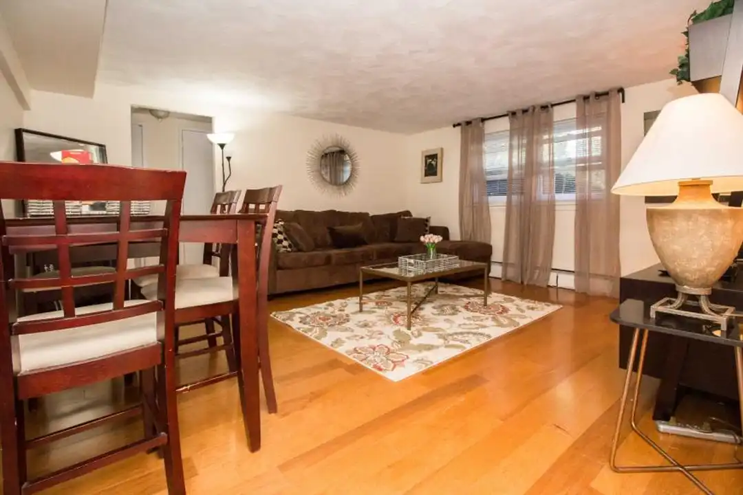 89 Chestnut St - More
