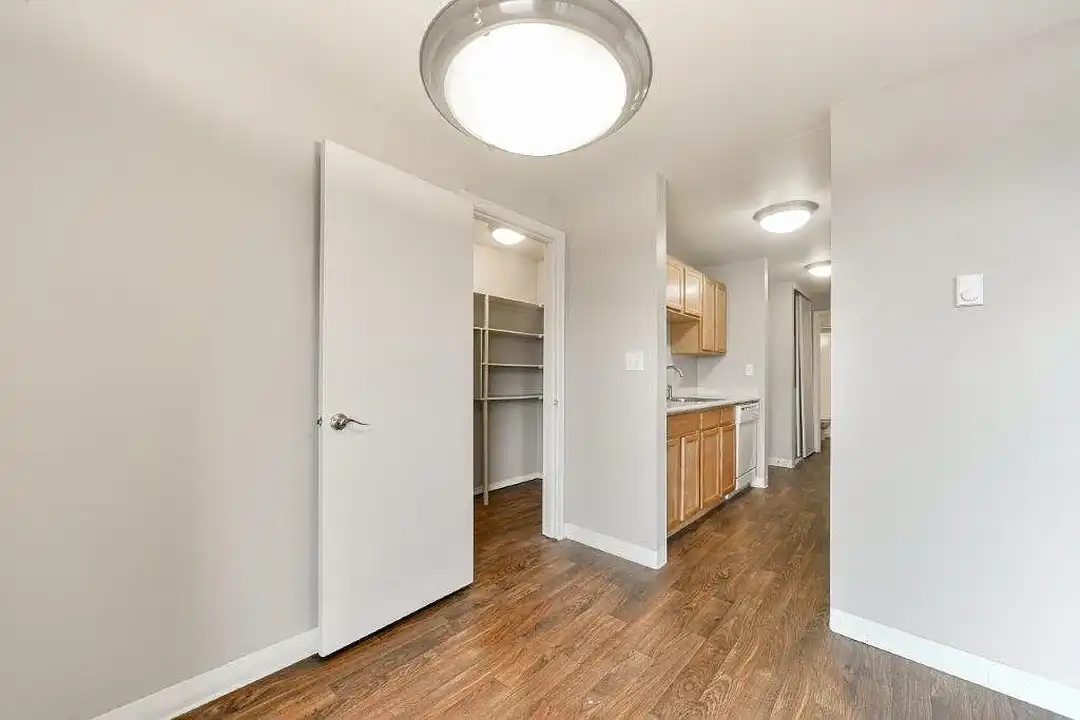 Apartment in Seattle, Beacon Hill - More