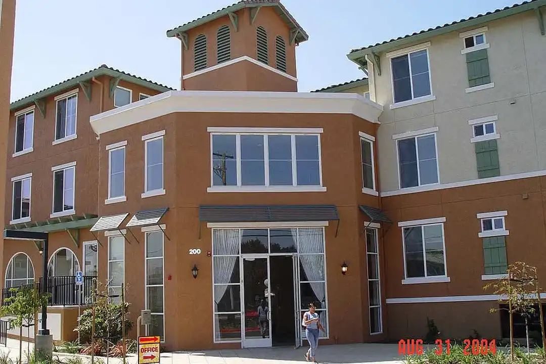 Summer Breeze Apts – photo 1