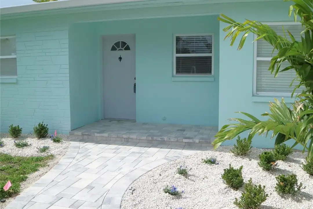 310 Westwinds Dr E - View 4