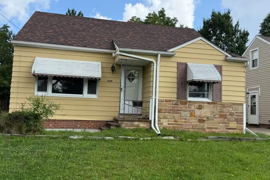 18811 Longview Ave – photo 1