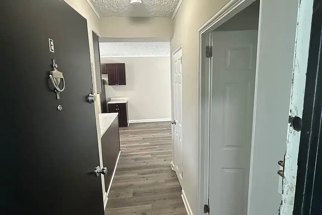 Parkway Gardens Apartments – photo 1 of 6