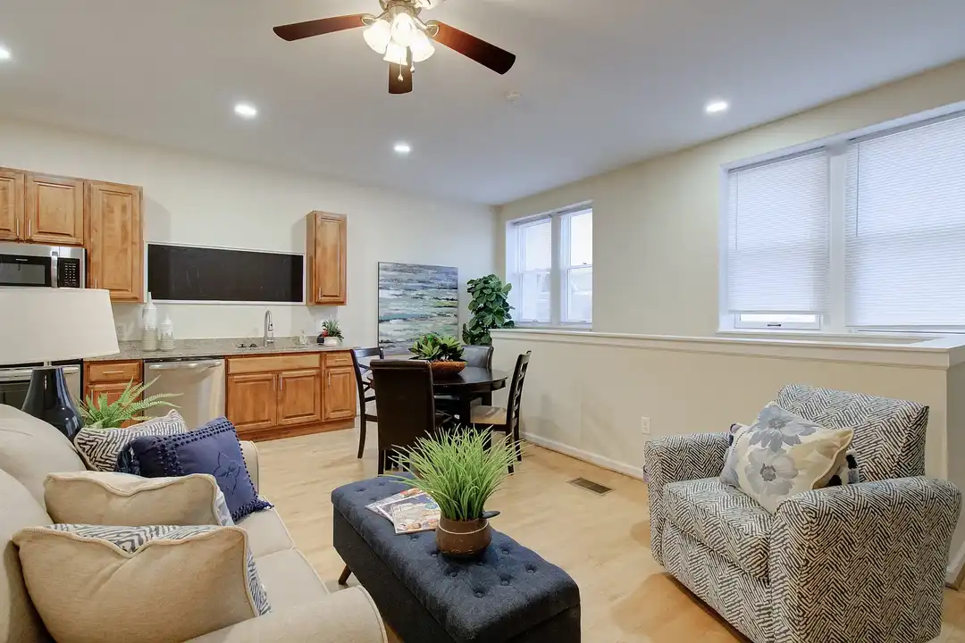 Garland Rodes Apartments - 2244 Rivermont Ave - Lynchburg, VA | Rent.