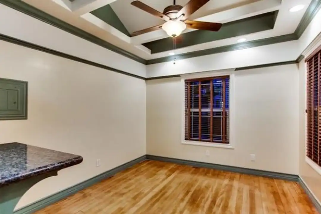 Apartment in San Diego, Banker's Hill - View 3