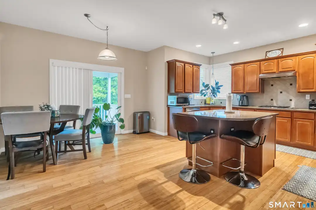 21 Beaudry Ln - More