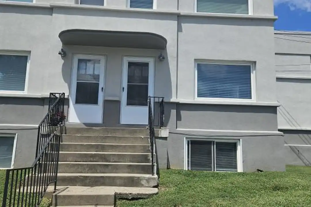 967 E Maple St – photo 1 of 27