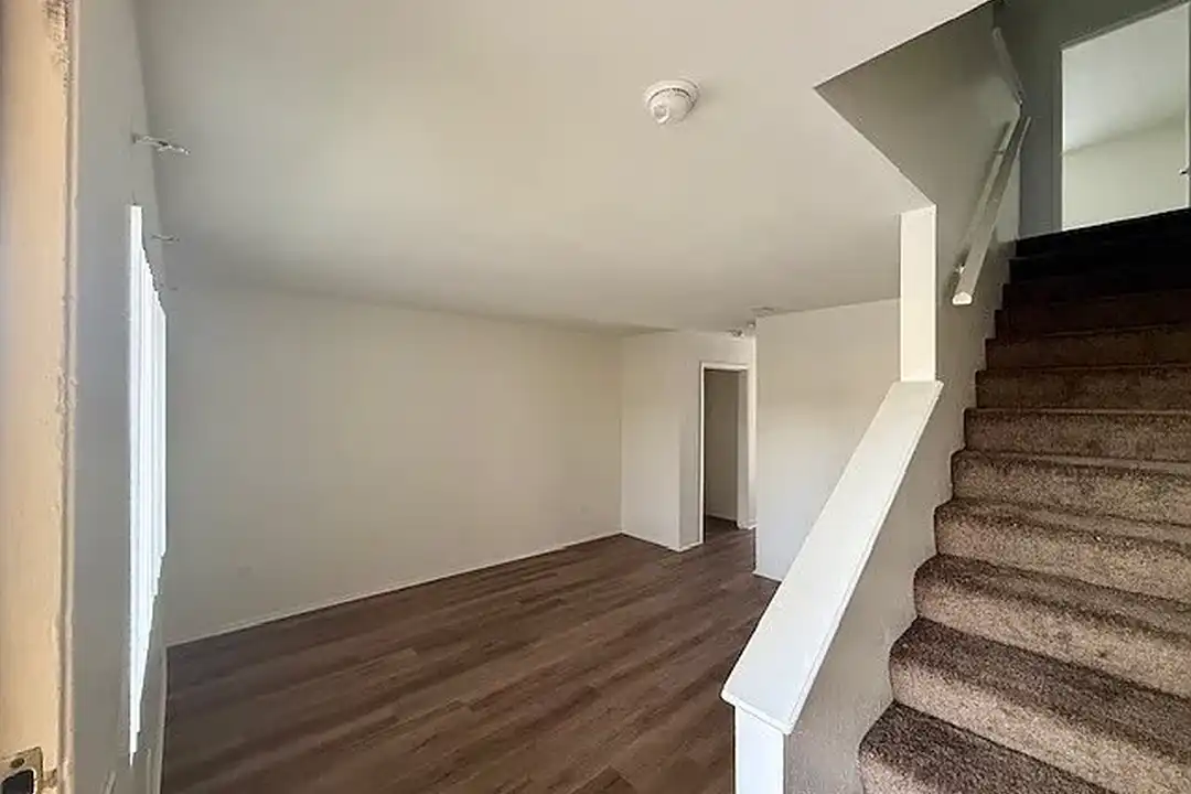 Yucca Apartments – photo 1