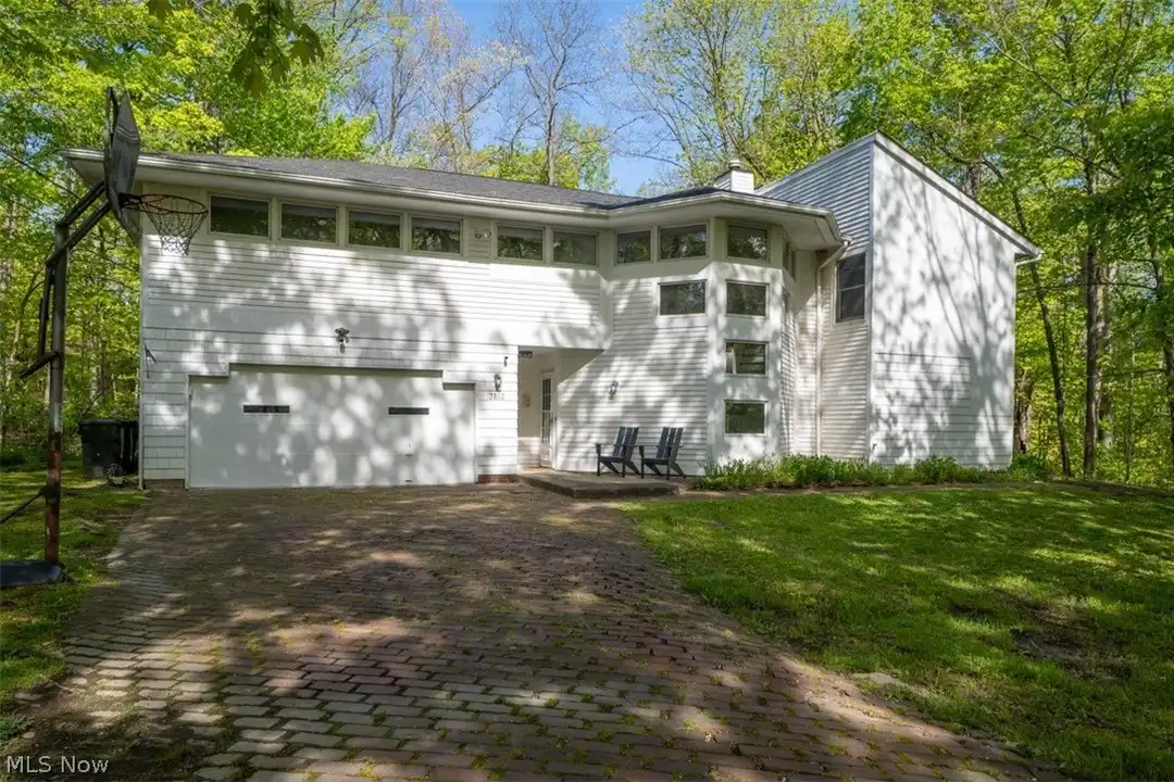 3812 Ellendale Rd – photo 1 of 50