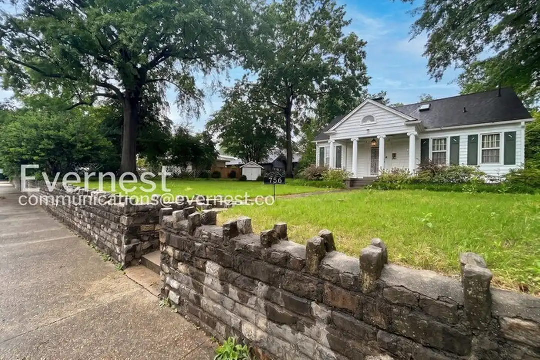 House in Memphis - View 2