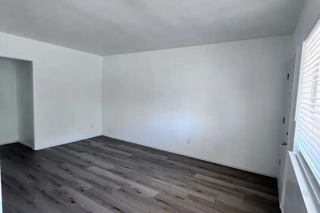 901 E High Ave unit # 903 - View 2