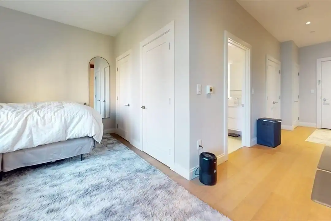 Apartment in Boston - View 5