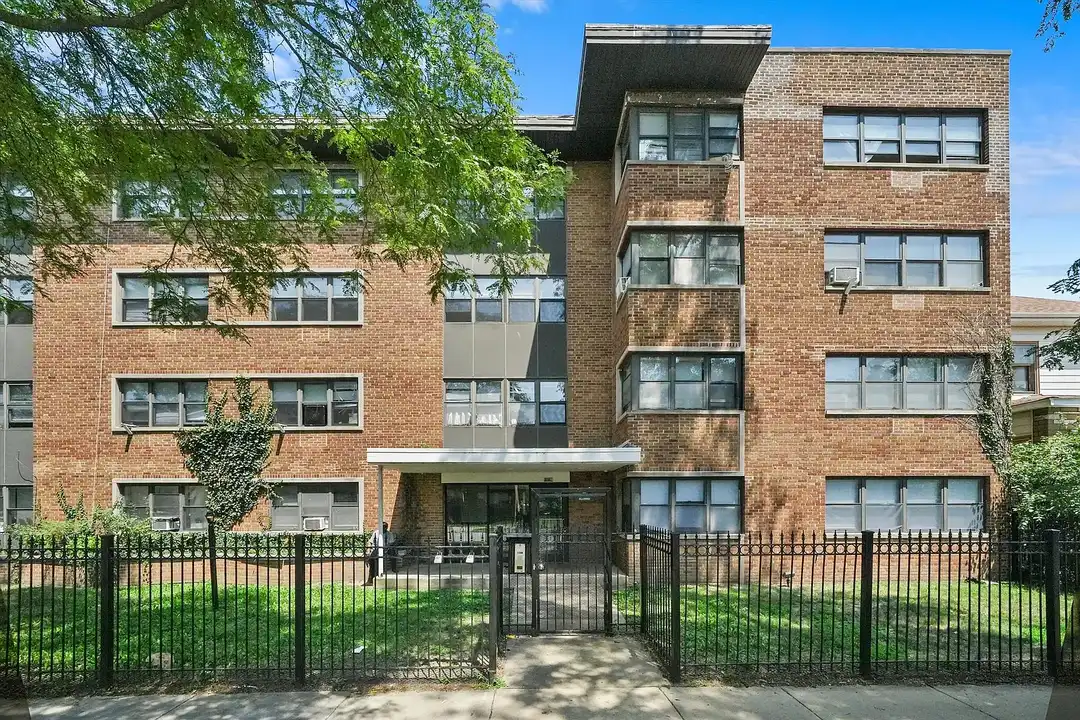 7801 S South Shore Dr – photo 1