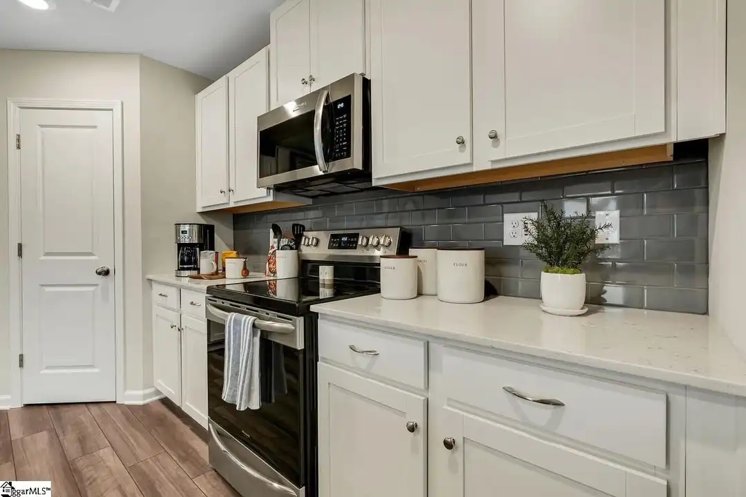 Apartment in Greer - View 3